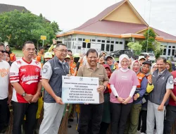 Jasa Raharja Babel Salurkan Peralatan Kebersihan Untuk Petugas Kebersihan