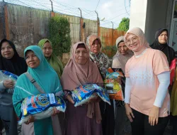 Wakil Wali Kota dan Gubernur Babel Bagikan Beras untuk Masyarakat