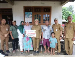 Wawako Dessy Turun Langsung Salurkan Alat Kesehatan ke Masyarakat Membutuhkan