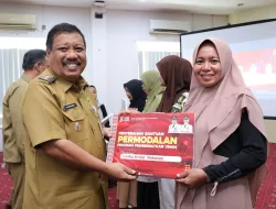 Wali Kota Pangkalpinang Serahkan Bantuan Permodalan UMKM, Tekankan Semangat dan Konsistensi Usaha