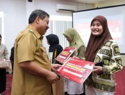 Terima Bantuan Rp1 Juta dari Pemkot, Ibu Dede Rahmawati: “Ini Sangat Bermanfaat Untuk Pemilik UMKM Seperti Saya Dalam Mengembangkan Usaha”