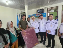 Pemkot Salurkan 183 Paket Bantuan Kemensos untuk Korban Banjir Rob di Kelurahan Pasir Putih