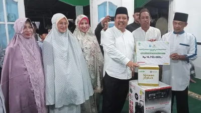 Safari Ramadan Malam Nuzulul Quran di Masjid Al Huda, Pemkot Pangkalpinang Salurkan Bantuan untuk Masyarakat